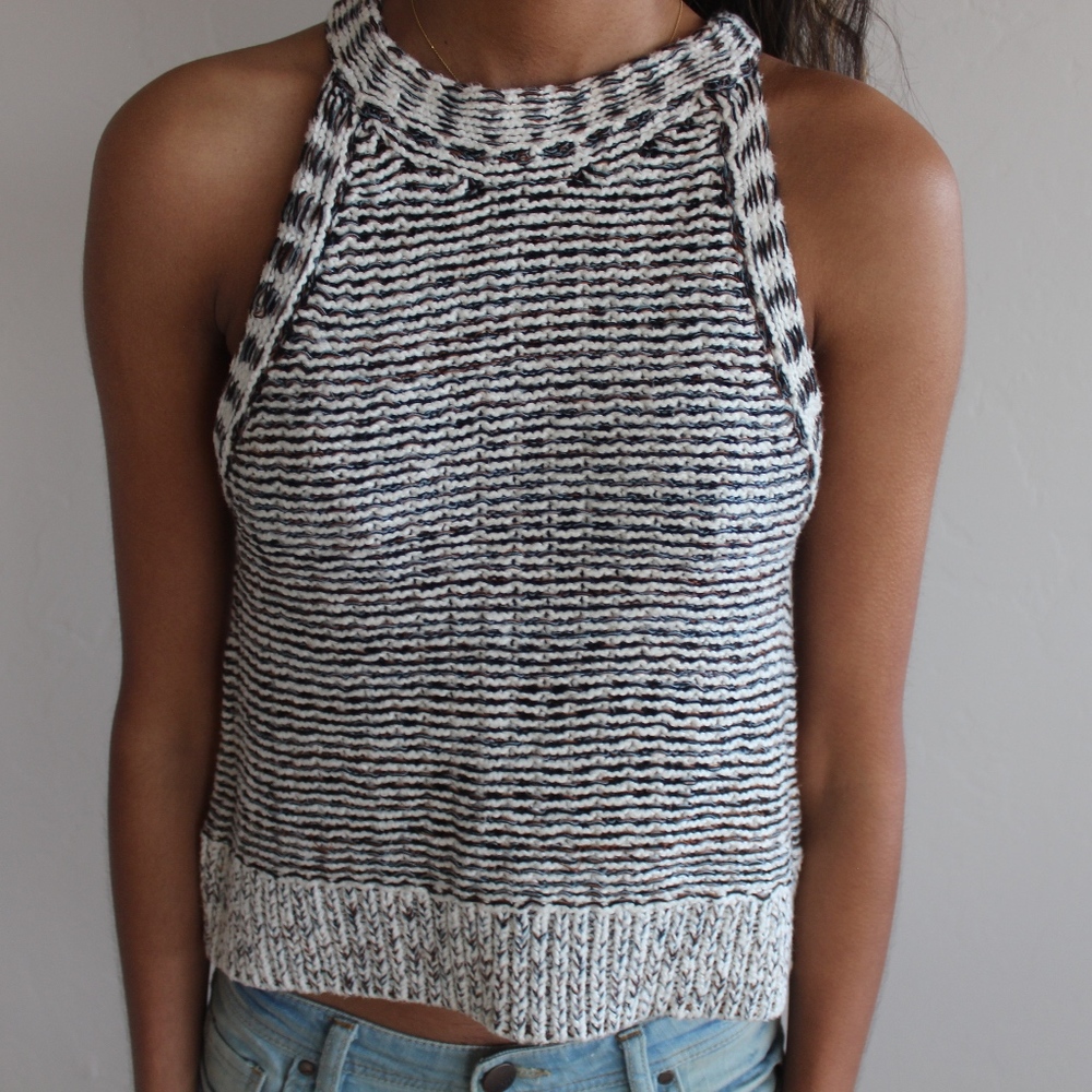 Sweater sleeveless top